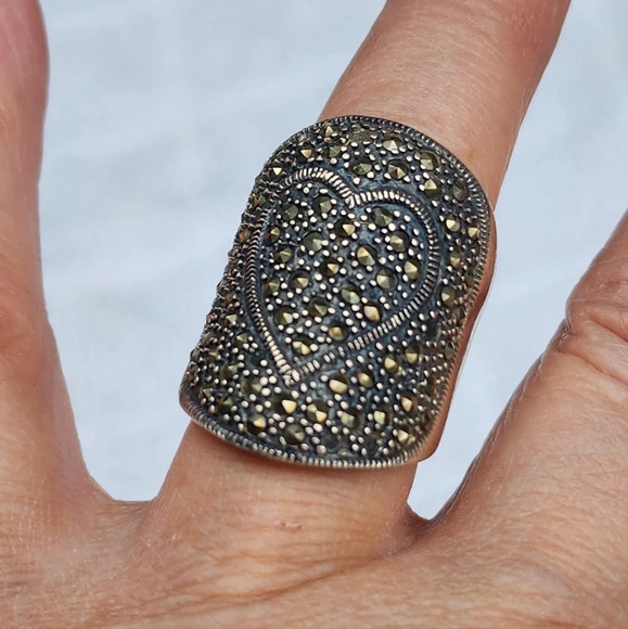 Vintage big bold Heart knuckle ring 7‎ - Picture 1 of 9